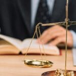 مستشار قانوني